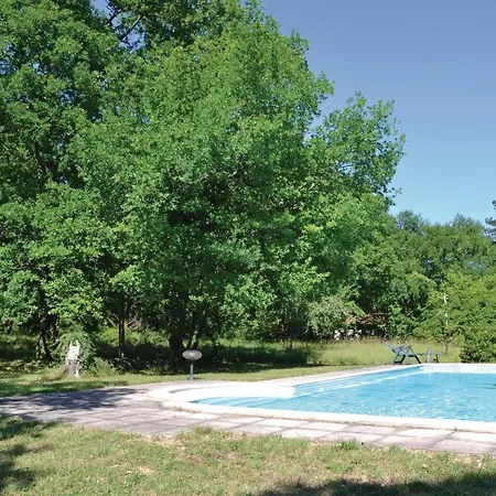 Hébergement de vacances Awesome In Sers With Kitchen *